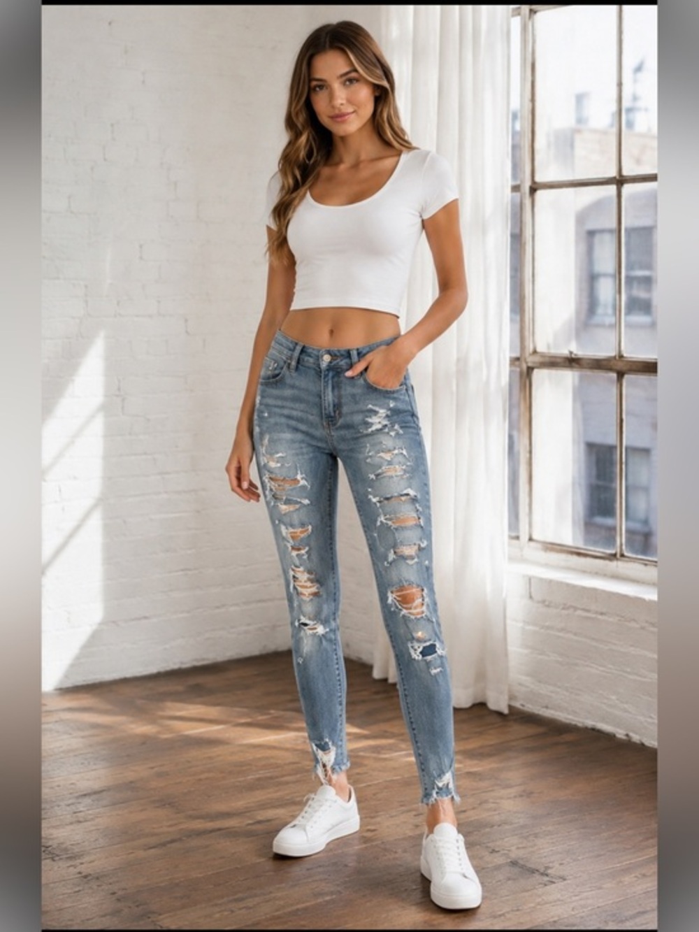 American Eagle’s 00 Short Next Level Stretch Distressed Ripped Skinny Jeans